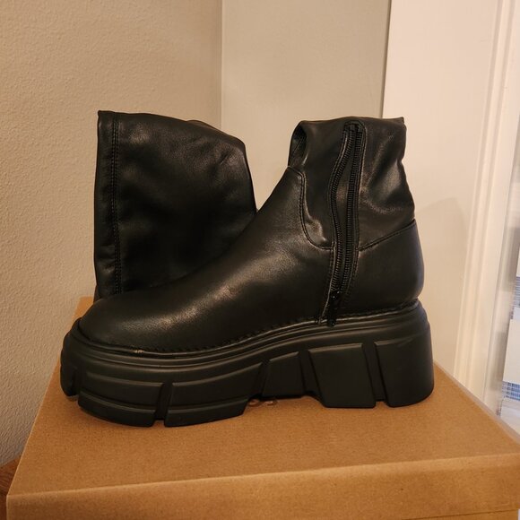 Original Steve Madden Black Heeled Boots with Chunky Sole and Knee-High Design - Picture 2 of 6